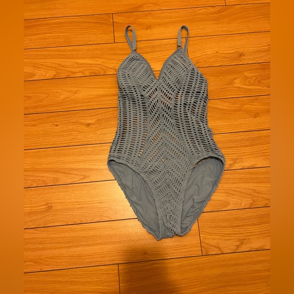 Robin Piccone 'Mitered' Convertible One-Piece Swimsuit - Picture 6 of 9